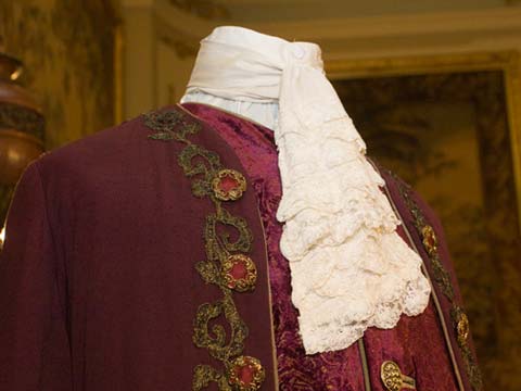 Studio MUTO - Exposición de corbatas - Palacio Taranco